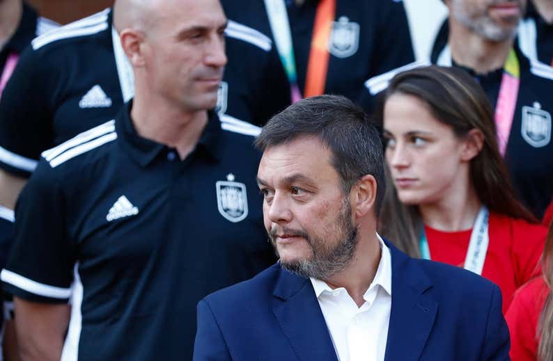 Así es Víctor Francos, el abogado "extraordinario" que puede certificar el fin de Rubiales
