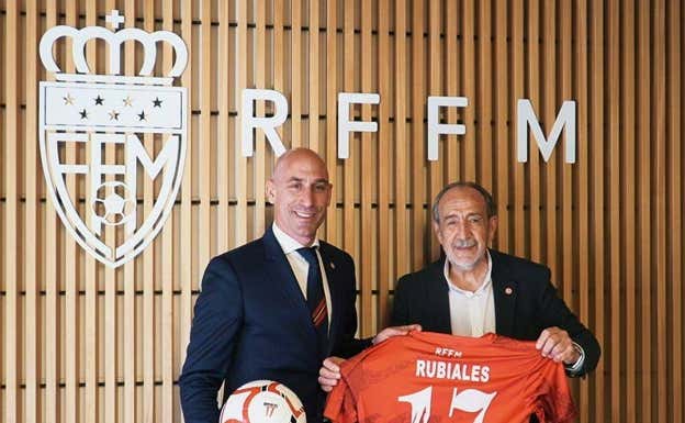 Paco Díez, con Rubiales.  RFFM