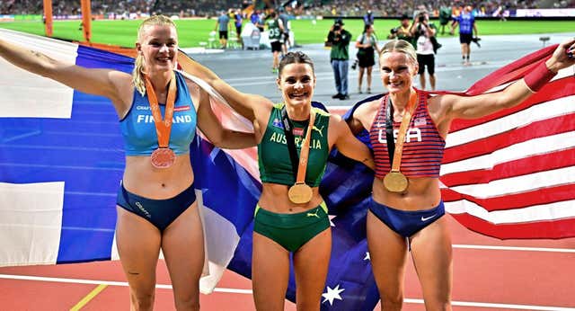 Nina Kennedy y Katie Moon renuncian al desempate… ¡y comparten el oro mundial de la pértiga!