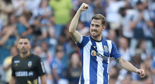 Toni Martínez no irá al Valencia y la única opción para que salga es la Premier League