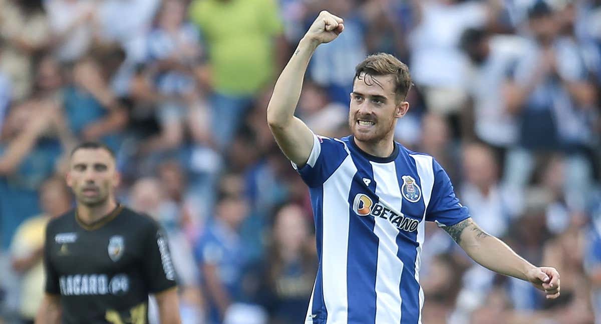 Toni Martínez celebra un gol con el Oporto.