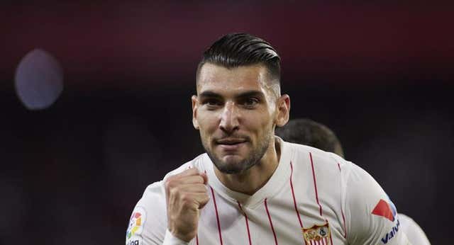 ¡Oferta formal del Valencia por Rafa Mir y el Sevilla dice no!