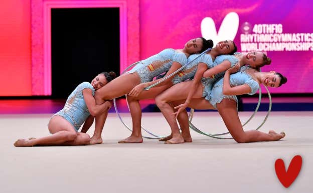 El conjunto español en el final de su ejercicio de 5 aros.  RFEG