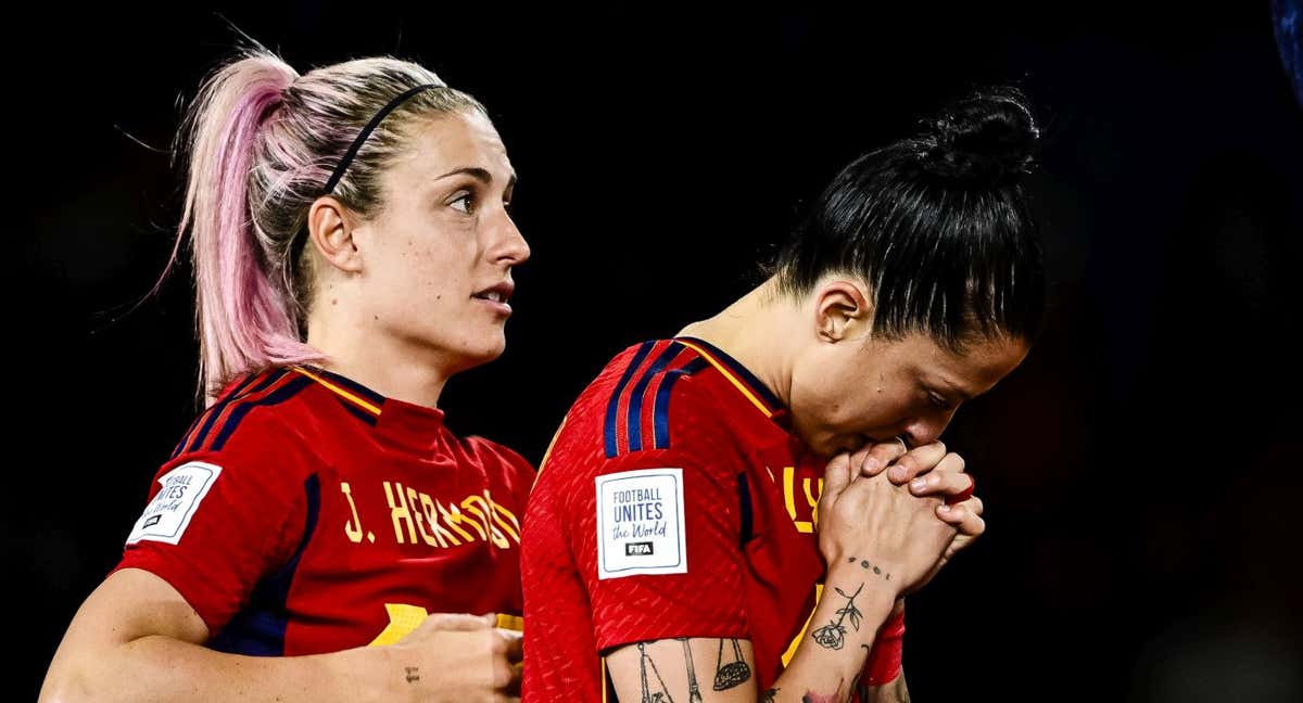 Jenni Hermoso, junto a Alexia, tras ganar el Mundial.
