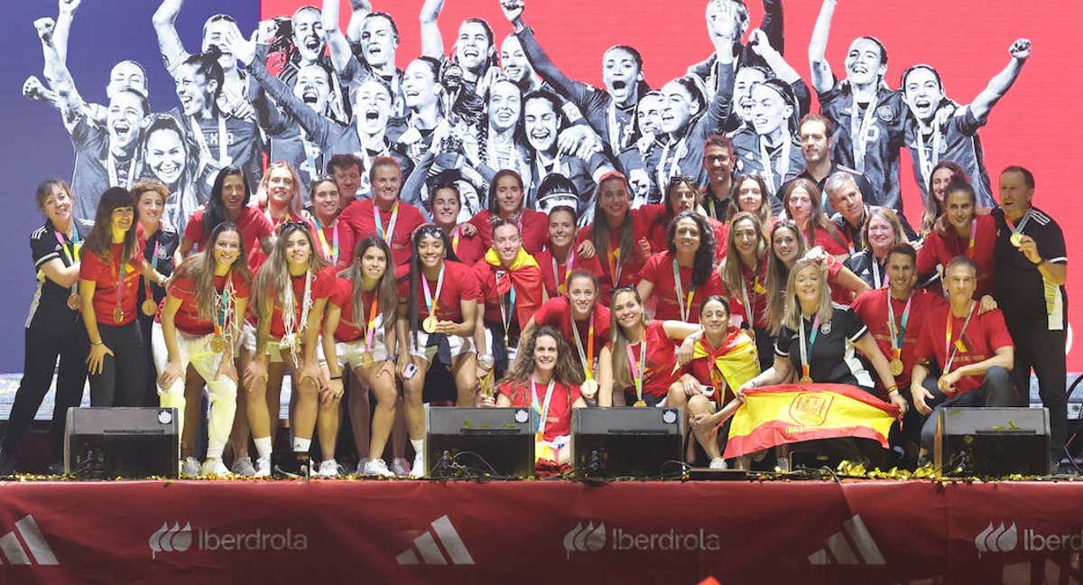 Las jugadoras de la selección española celebran el Mundial femenino.