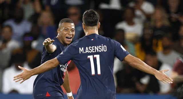 Mbappé y Asensio le dan la primera alegría a Luis Enrique