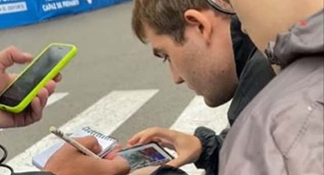 ¿Por qué un árbitro de La Vuelta pedía ayuda a los aficionados para hacer la clasificación?