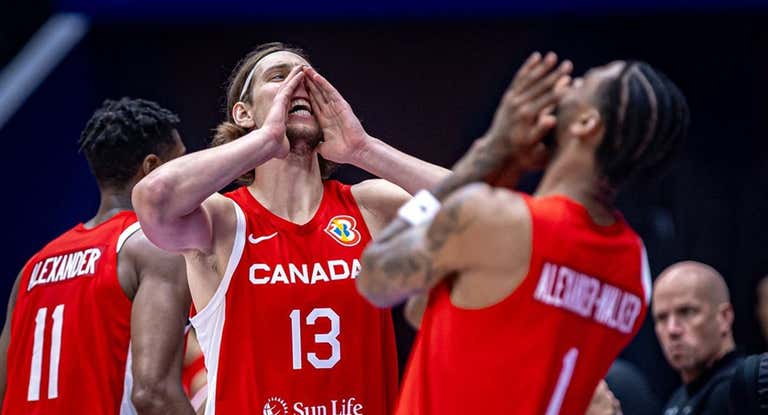 Kelly Olynyk y Kyle Alexander-Walker celebran el aplastante triunfo de Canadá.