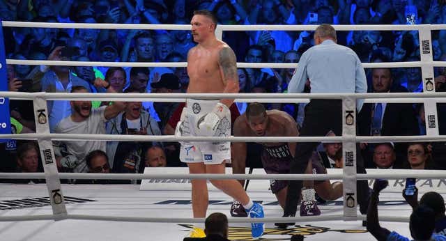 Usyk arrolla a Dubois y manda un claro mensaje a Fury: “Si hace falta peleo mañana”
