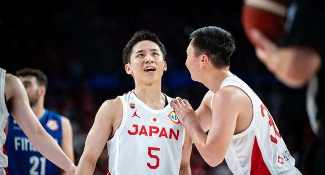 Apenas llega al 1,70 y ha hecho enloquecer a todo un país en el Mundial de baloncesto