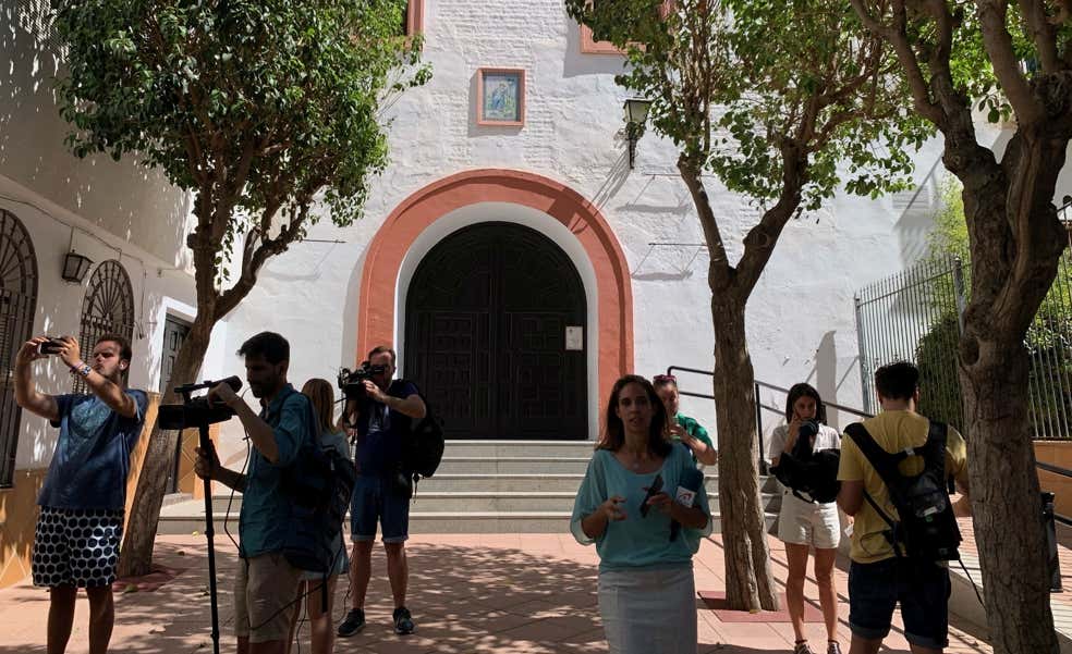 Crónica de un encierro surrealista de la madre de Rubiales que empezó en una misa a las 9: «Ángeles está mal, está sufriendo muchísimo»