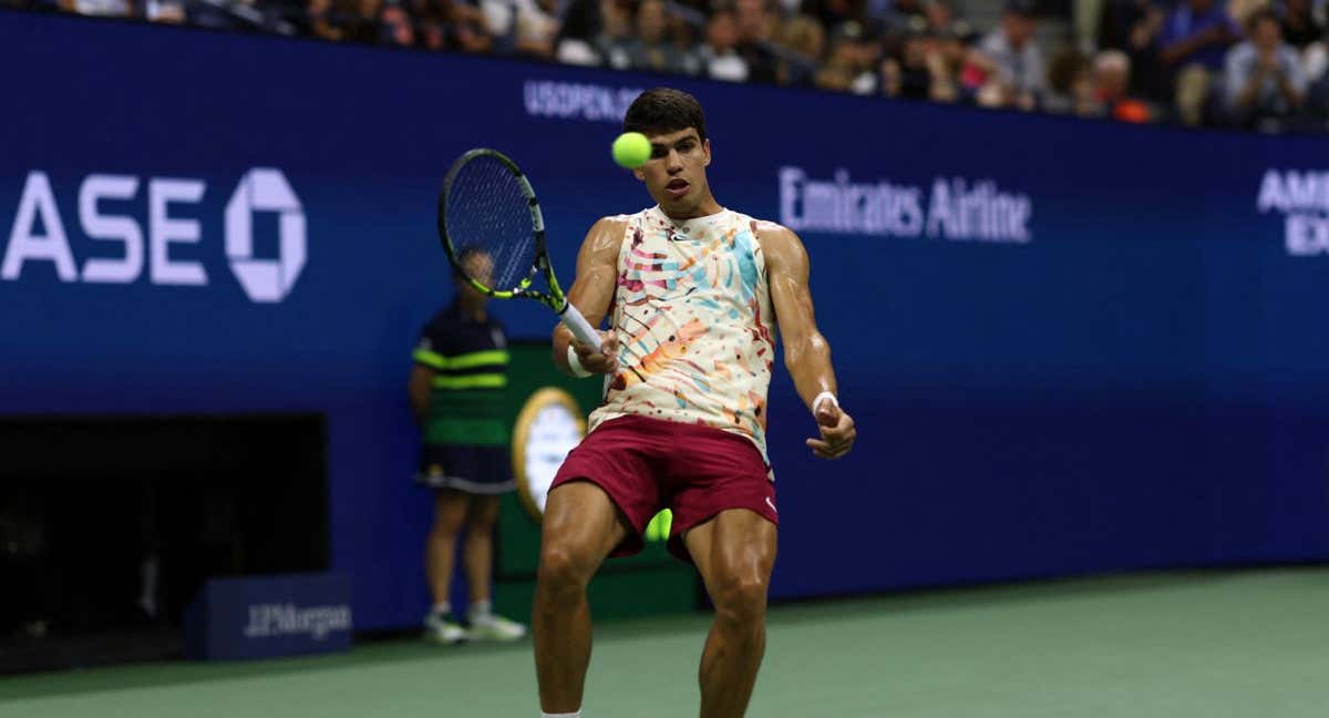 Carlos Alcaraz, durante su debut en el US Open 2023 ante Dominik Koepfer. /REUTERS/Shannon Stapleton