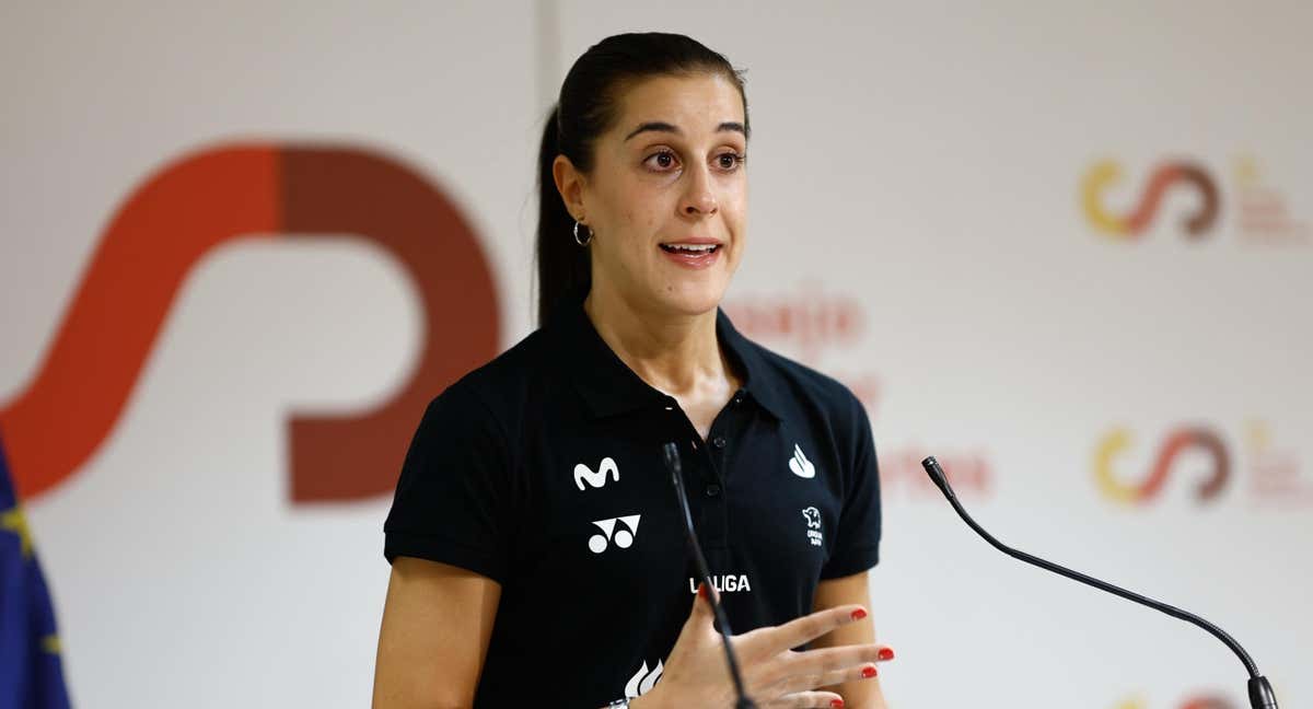 Carolina Marín, emocionada en el recibimiento en el CSD./EFE