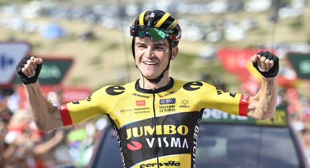 Sepp Kuss se exhibe en el día perfecto para el todopoderoso Jumbo-Visma