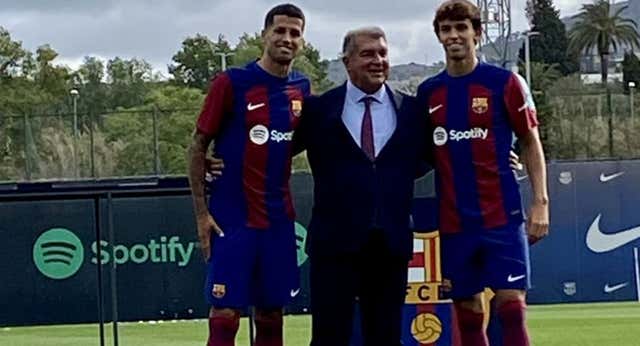 Cancelo, presentado junto a Joao Felix: ‘Mi madre desde el cielo sabe en qué equipo soñaba jugar’