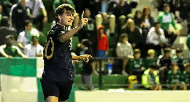 “Ayer estaba sentado con Ancelotti y Kroos y hoy está aquí, es de otra categoría”: Nico Paz asombra a sus rivales