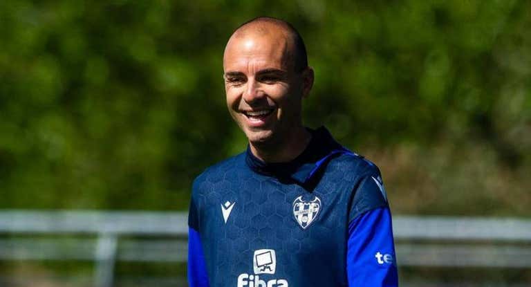 Sánchez Vera durante un entrenamiento del Levante.