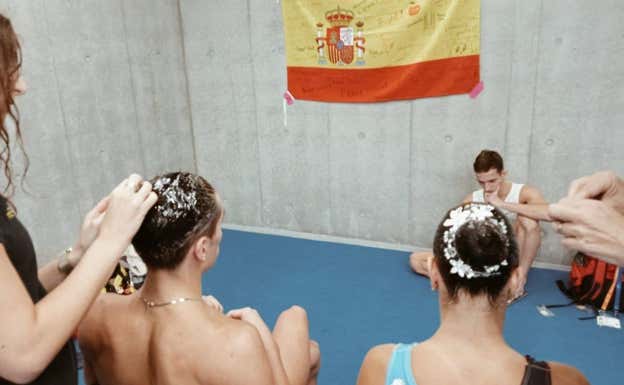 Dennis González y Mireia Hernández preparándose en el mundial de Fukuoka 2023.  RFEN