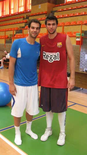 Ángel Aparicio, junto a José Manuel Calderón. ÁNGEL APARICIO