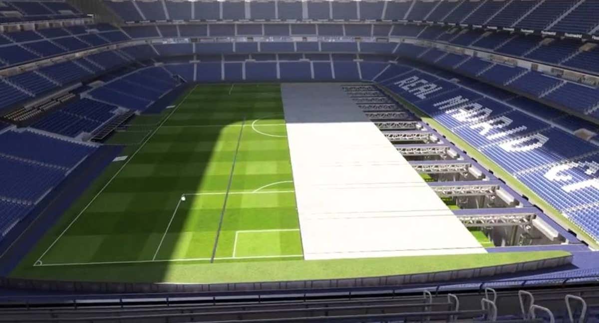 Proyección del césped del Bernabéu recogiéndose./