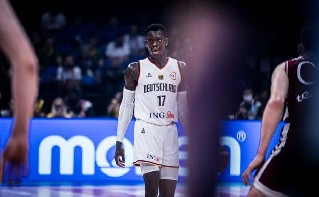 Dennis Schroder durante el choque ante Letonia.  FIBA
