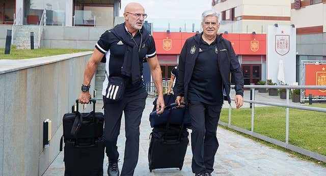 Pedro Rocha hace una limpia en el viaje de la Selección a Georgia