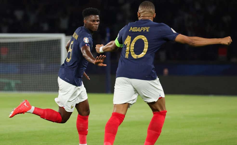 Tchouameni toma el mando de la selección francesa y opaca a Mbappé