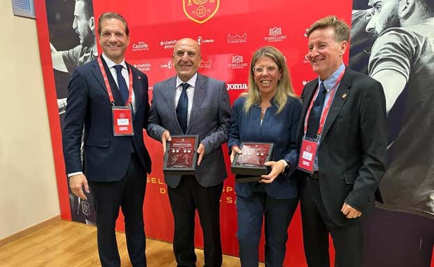 Luis Amado, Pablo Burillo, la alcaldesa de Tomelloso, Almudena Jiménez, y Antonio García Plata.  RFEF