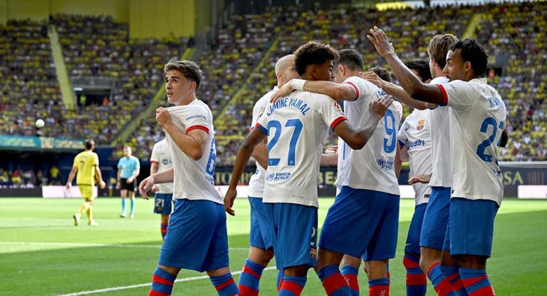 El Barcelona celebra uno de sus goles en Villarreal.
