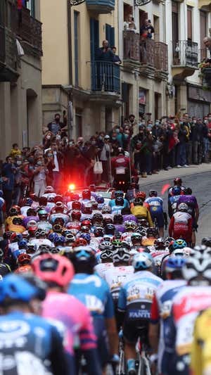 La Vuelta de 2020, en su inicio en Irún (Guipúzcoa).  QUAY: EFE/KIKO HUESCA