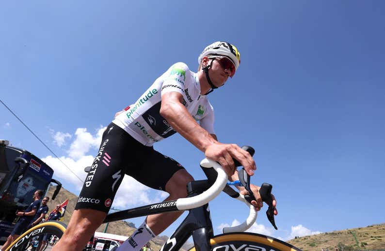 Evenepoel sufre una pájara sin precedentes y dice adiós a La Vuelta