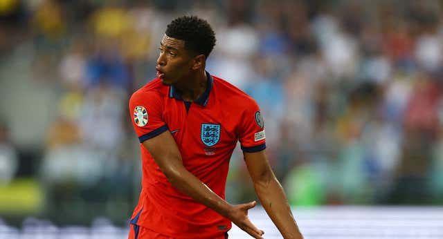Bellingham no se siente como en el Real Madrid e Inglaterra empata