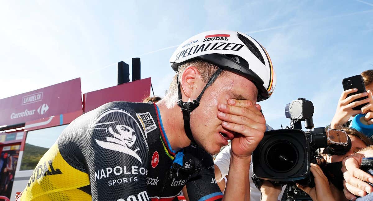 Evenepoel se emociona tras ganar en Larra-Belagua./Getty