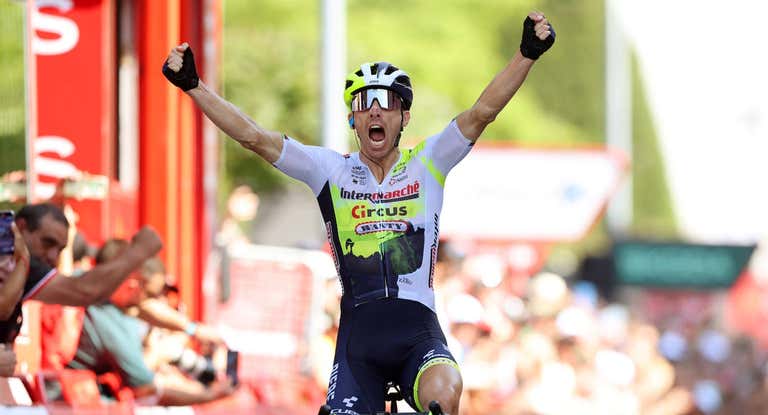 Rui Costa celebra su victoria de etapa.