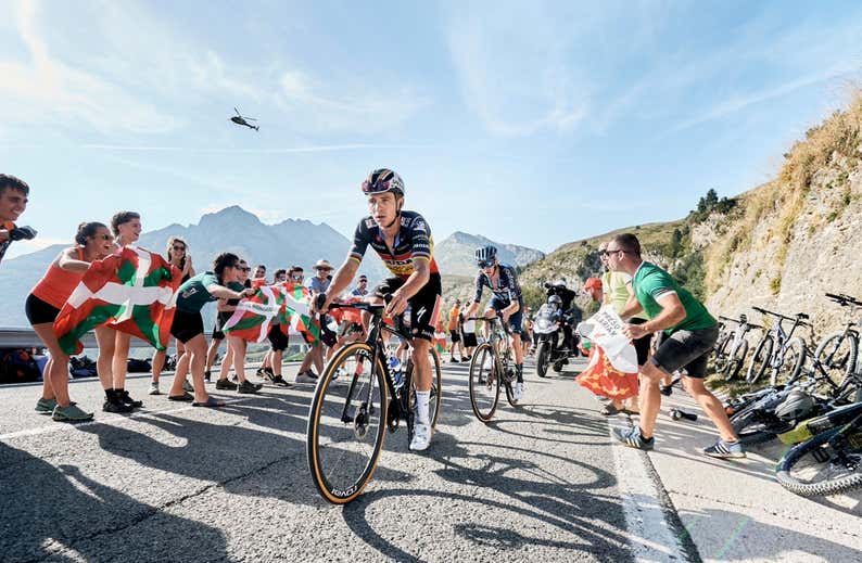Rui Costa gana el sprint a Kämna y se lleva la etapa