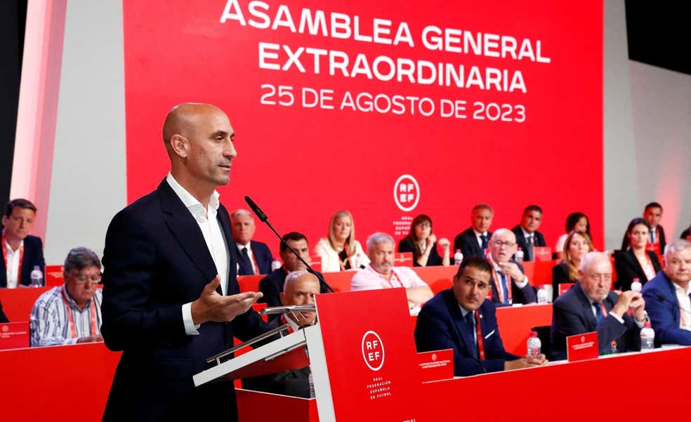 Los 17 días que transformaron un «no voy a dimitir» en el definitivo y esperado «se acabó»