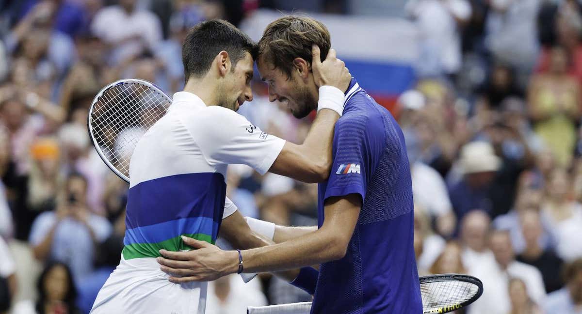 Djokovic y Medvédev se saludan tras la final del US Open de 2021. /EFE