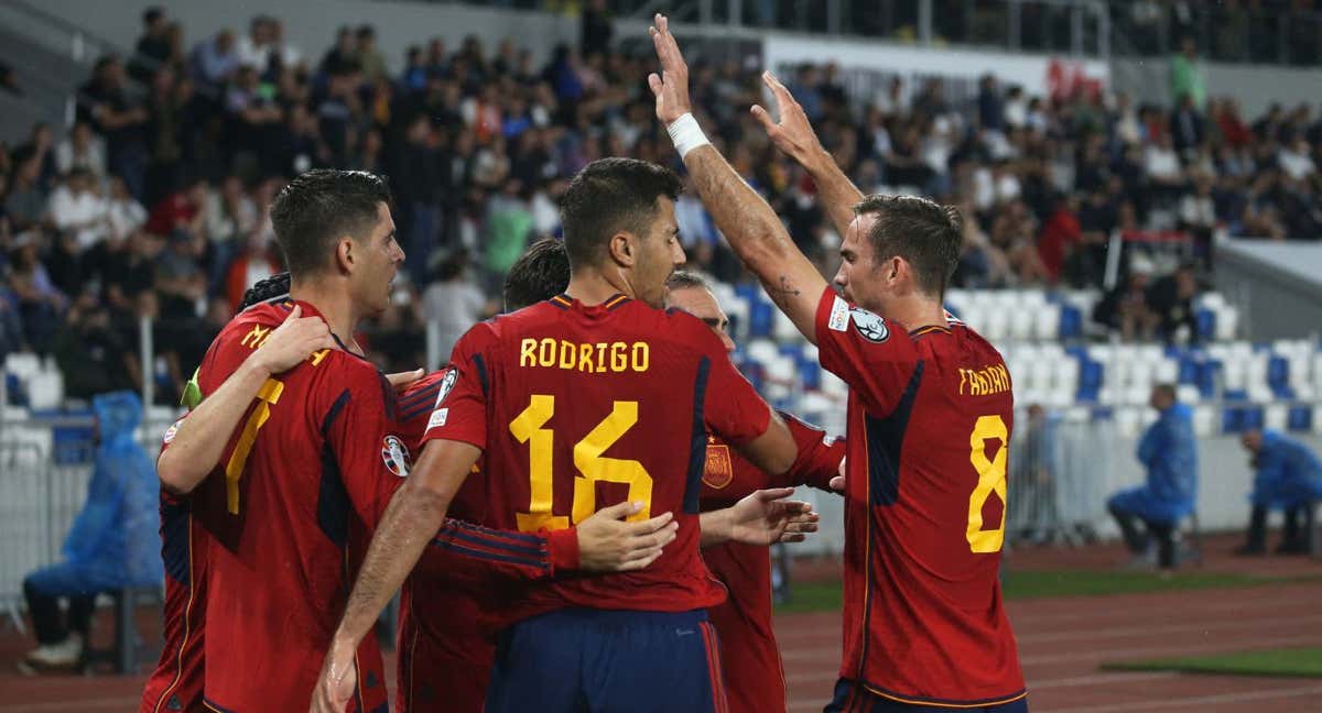 La Selección de España celebra el triunfo frente a Georgia por la etapa de clasificación para la Eurocopa 2024. /REUTERS