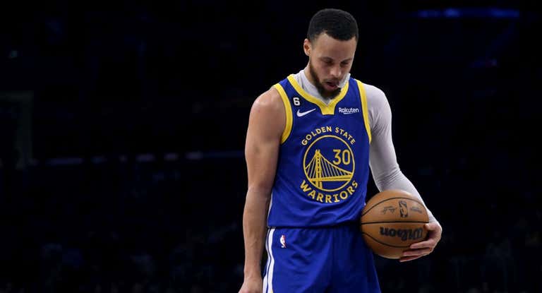 Stephen Curry sería uno de los afectados por la nueva norma de la NBA.