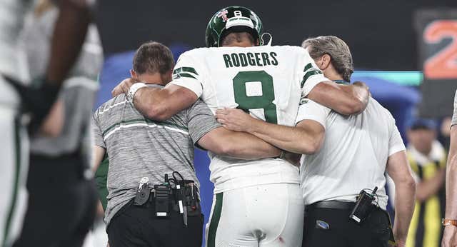 La desgracia parte a Aaron Rodgers: se rompe el tendón de Aquiles en su debut con los Jets