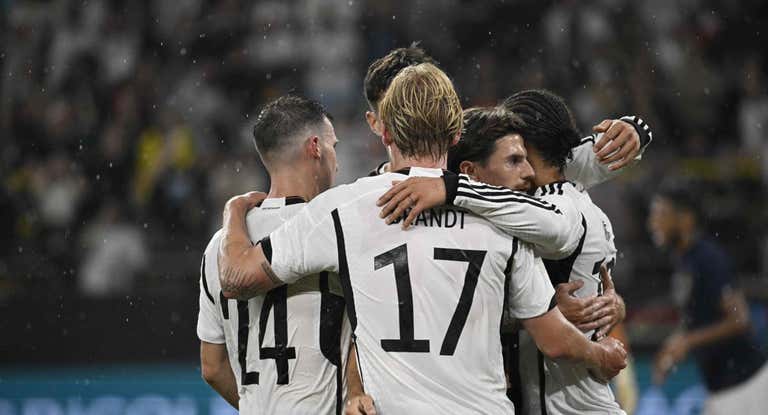 Alemania celebra un gol.