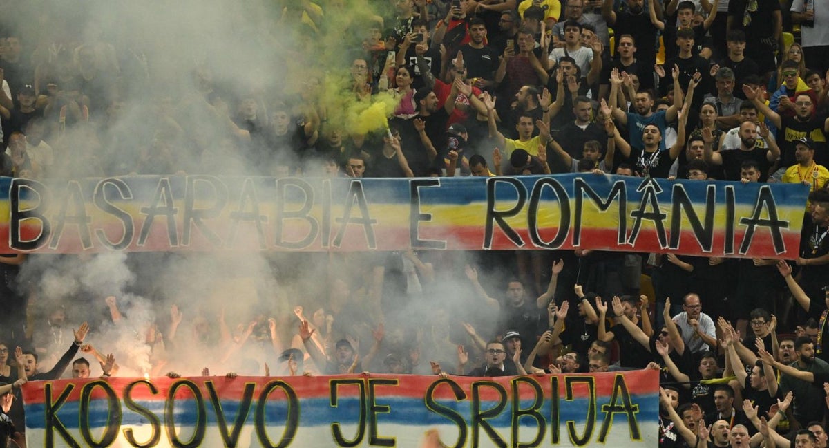 Bandera de los aficionados rumanos.