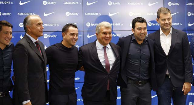 Deco se ‘alemanyza’: en el centro de todo, directrices de juego y defensa a Xavi