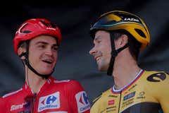 Dainese se lleva la etapa en un accidentado final al sprint