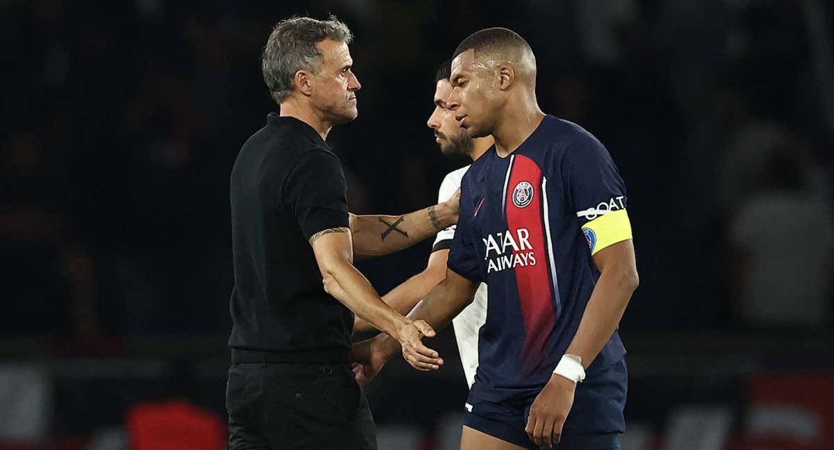 Mbappé saluda a Luis Enrique tras la derrota ante el Niza.
