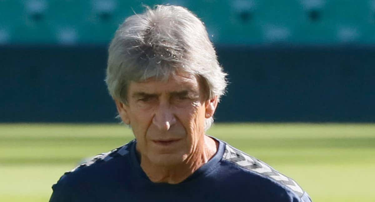 Manuel Pellegrini, en un entrenamiento del Betis./EFE