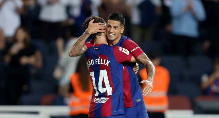 Joao Cancelo y Joao Félix en su debut como titulares.