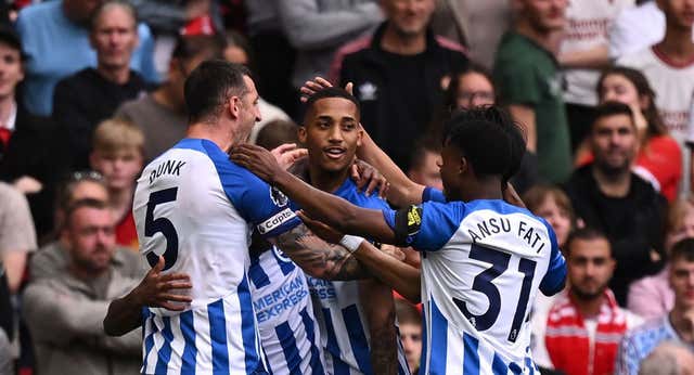 Pitos al United y Ten Hag en el debut de Ansu Fati mientras el City de Guardiola sigue líder
