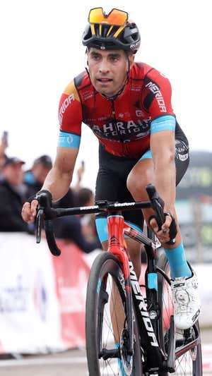 Mikel Landa en la meta del Angliru. GETTY