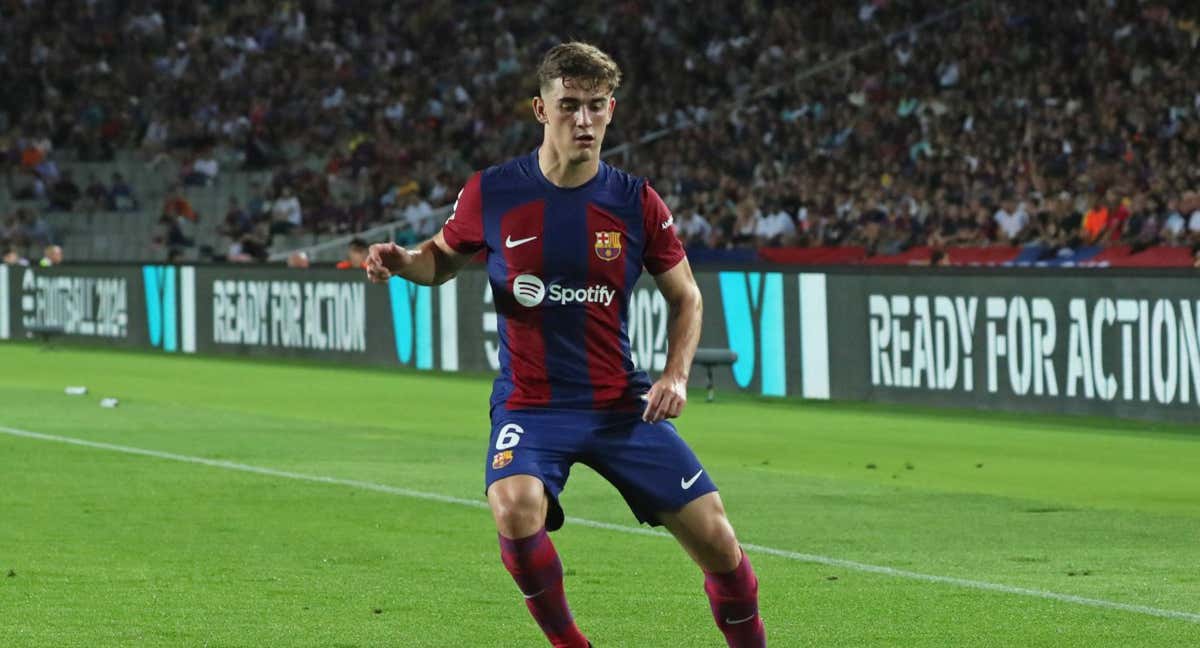 Gavi ante el Betis.